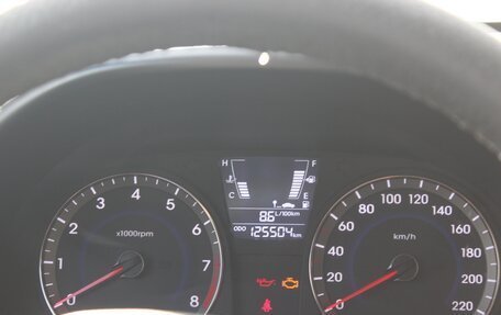 Hyundai Solaris II рестайлинг, 2011 год, 500 000 рублей, 20 фотография