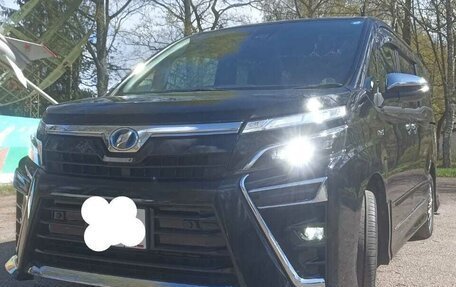 Toyota Voxy III, 2019 год, 2 700 000 рублей, 6 фотография