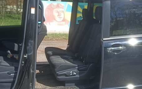 Toyota Voxy III, 2019 год, 2 700 000 рублей, 9 фотография