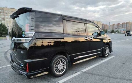 Toyota Voxy III, 2019 год, 2 700 000 рублей, 25 фотография