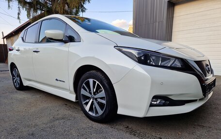 Nissan Leaf II, 2018 год, 1 800 000 рублей, 4 фотография