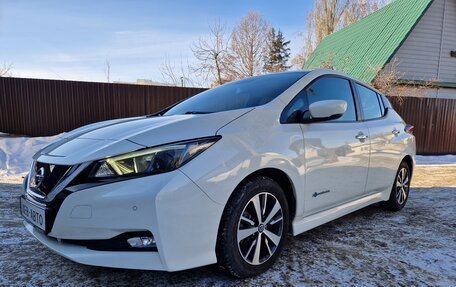 Nissan Leaf II, 2018 год, 1 800 000 рублей, 18 фотография