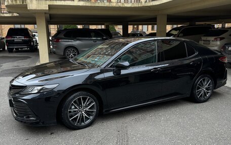 Toyota Camry, 2023 год, 3 600 000 рублей, 2 фотография