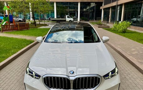 BMW 5 серия, 2023 год, 8 280 000 рублей, 1 фотография