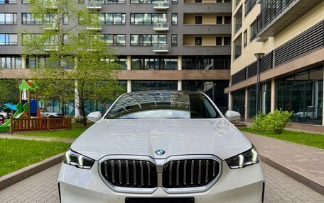 BMW 5 серия, 2023 год, 8 280 000 рублей, 2 фотография