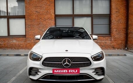 Mercedes-Benz E-Класс, 2022 год, 4 500 000 рублей, 3 фотография