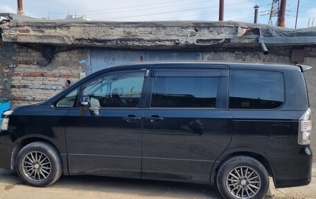 Toyota Voxy II, 2007 год, 1 340 000 рублей, 3 фотография