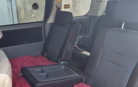Toyota Voxy II, 2007 год, 1 340 000 рублей, 9 фотография