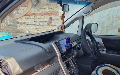 Toyota Voxy II, 2007 год, 1 340 000 рублей, 11 фотография