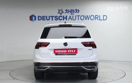 Volkswagen Tiguan II, 2023 год, 3 400 000 рублей, 4 фотография