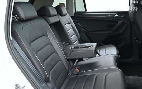 Volkswagen Tiguan II, 2023 год, 3 400 000 рублей, 12 фотография