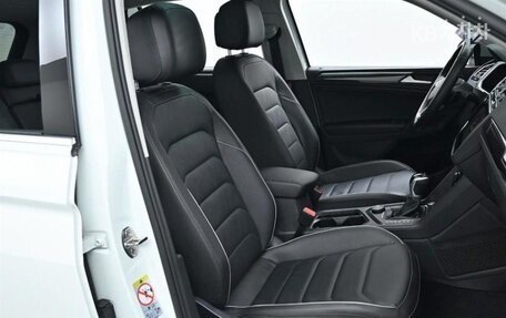 Volkswagen Tiguan II, 2023 год, 3 400 000 рублей, 10 фотография