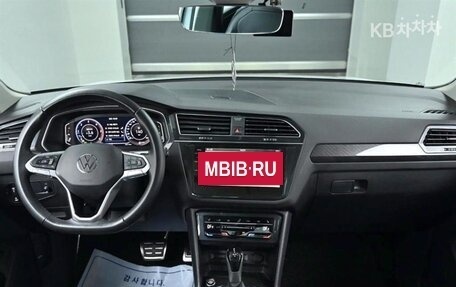 Volkswagen Tiguan II, 2023 год, 3 400 000 рублей, 7 фотография