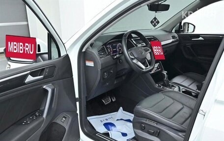 Volkswagen Tiguan II, 2023 год, 3 400 000 рублей, 11 фотография