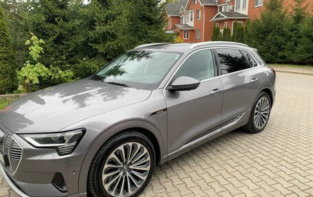 Audi e-tron I, 2019 год, 4 500 000 рублей, 3 фотография