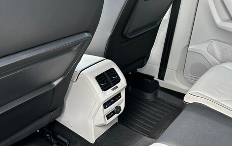Volkswagen Tiguan II, 2019 год, 2 850 000 рублей, 15 фотография