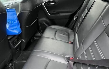 Toyota RAV4, 2019 год, 4 000 000 рублей, 8 фотография
