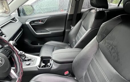 Toyota RAV4, 2019 год, 4 000 000 рублей, 5 фотография