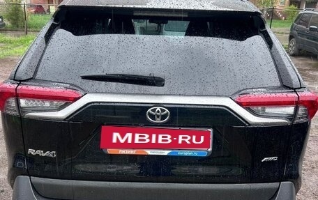 Toyota RAV4, 2019 год, 4 000 000 рублей, 10 фотография