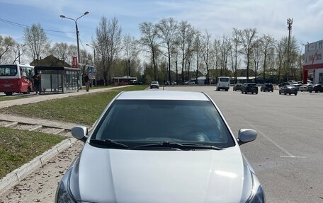 Hyundai Solaris II рестайлинг, 2015 год, 920 000 рублей, 4 фотография