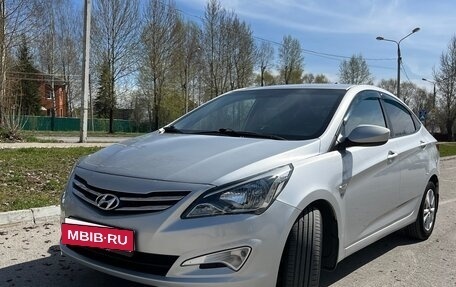 Hyundai Solaris II рестайлинг, 2015 год, 920 000 рублей, 3 фотография