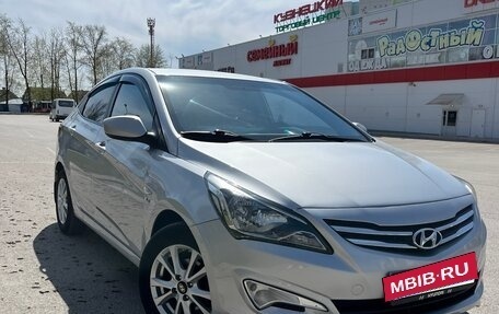 Hyundai Solaris II рестайлинг, 2015 год, 920 000 рублей, 2 фотография