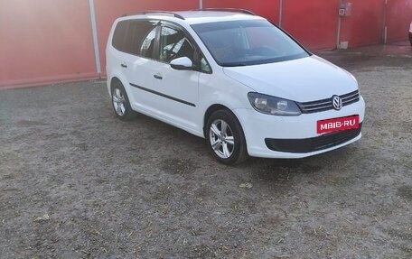 Volkswagen Touran III, 2014 год, 820 000 рублей, 1 фотография