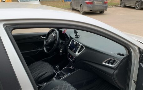 Hyundai Solaris II рестайлинг, 2019 год, 1 300 000 рублей, 9 фотография