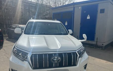Toyota Land Cruiser Prado 150 рестайлинг 2, 2019 год, 5 300 000 рублей, 2 фотография