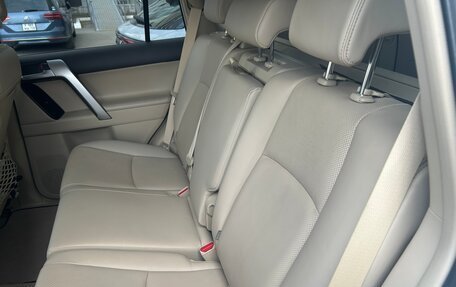 Toyota Land Cruiser Prado 150 рестайлинг 2, 2019 год, 5 300 000 рублей, 5 фотография
