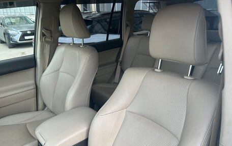 Toyota Land Cruiser Prado 150 рестайлинг 2, 2019 год, 5 300 000 рублей, 7 фотография