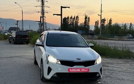 KIA Rio IV, 2020 год, 1 160 000 рублей, 2 фотография
