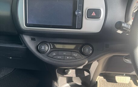 Toyota Vitz, 2014 год, 1 300 000 рублей, 4 фотография