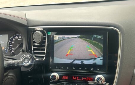 Mitsubishi Outlander III рестайлинг 3, 2021 год, 2 800 000 рублей, 5 фотография