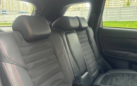 Mitsubishi Outlander III рестайлинг 3, 2021 год, 2 800 000 рублей, 20 фотография