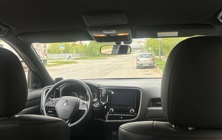 Mitsubishi Outlander III рестайлинг 3, 2021 год, 2 800 000 рублей, 24 фотография