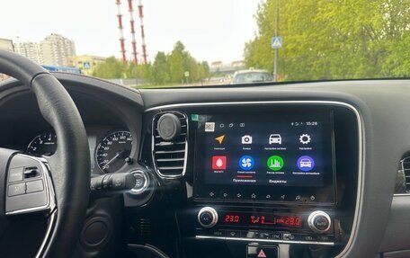 Mitsubishi Outlander III рестайлинг 3, 2021 год, 2 800 000 рублей, 28 фотография