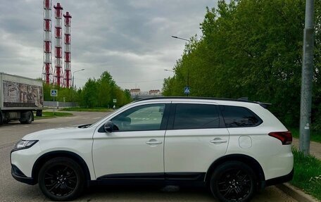 Mitsubishi Outlander III рестайлинг 3, 2021 год, 2 800 000 рублей, 25 фотография