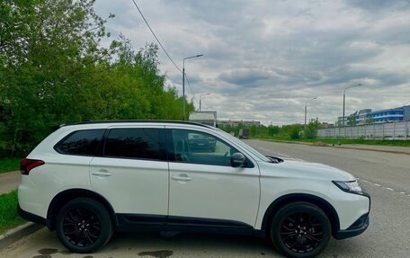 Mitsubishi Outlander III рестайлинг 3, 2021 год, 2 800 000 рублей, 35 фотография