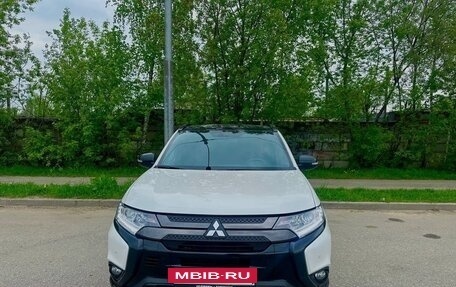 Mitsubishi Outlander III рестайлинг 3, 2021 год, 2 800 000 рублей, 33 фотография