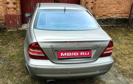 Mercedes-Benz C-Класс, 2004 год, 750 000 рублей, 11 фотография