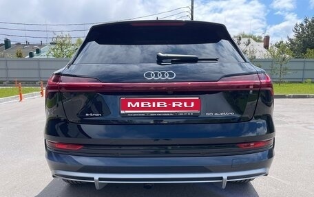 Audi e-tron I, 2020 год, 4 500 000 рублей, 8 фотография