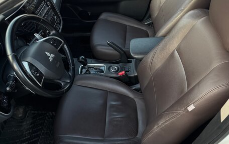Mitsubishi Outlander III рестайлинг 3, 2014 год, 1 550 000 рублей, 7 фотография