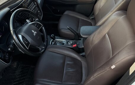 Mitsubishi Outlander III рестайлинг 3, 2014 год, 1 550 000 рублей, 8 фотография
