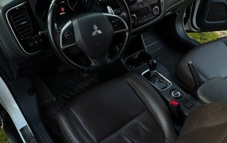 Mitsubishi Outlander III рестайлинг 3, 2014 год, 1 550 000 рублей, 10 фотография