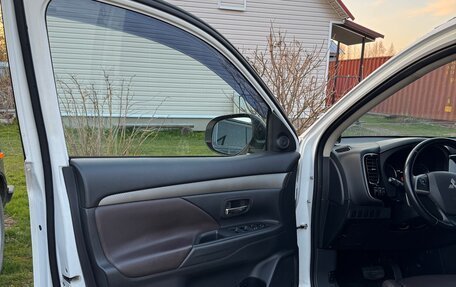Mitsubishi Outlander III рестайлинг 3, 2014 год, 1 550 000 рублей, 9 фотография