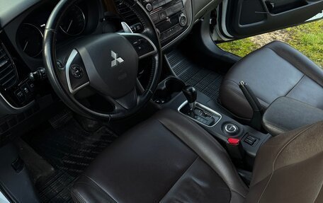 Mitsubishi Outlander III рестайлинг 3, 2014 год, 1 550 000 рублей, 11 фотография