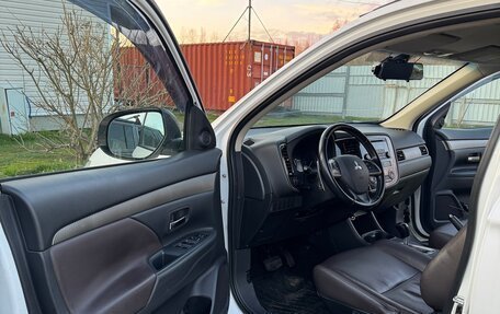 Mitsubishi Outlander III рестайлинг 3, 2014 год, 1 550 000 рублей, 12 фотография