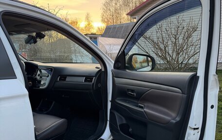 Mitsubishi Outlander III рестайлинг 3, 2014 год, 1 550 000 рублей, 15 фотография