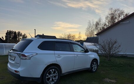 Mitsubishi Outlander III рестайлинг 3, 2014 год, 1 550 000 рублей, 21 фотография